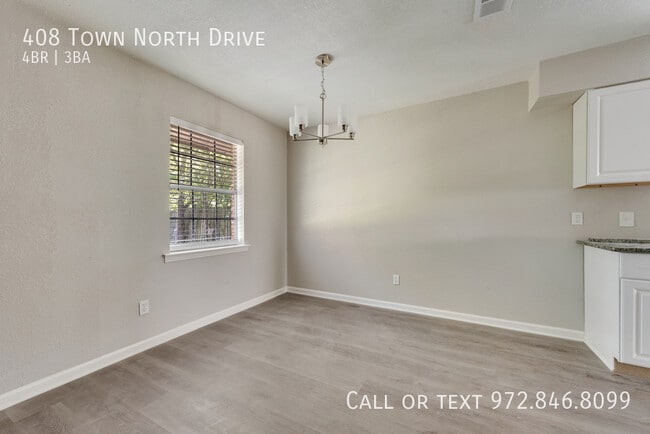 Building Photo - 408 Town N Dr