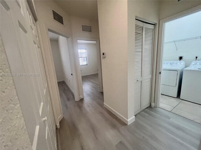 Building Photo - 15001 SW 119th Ln