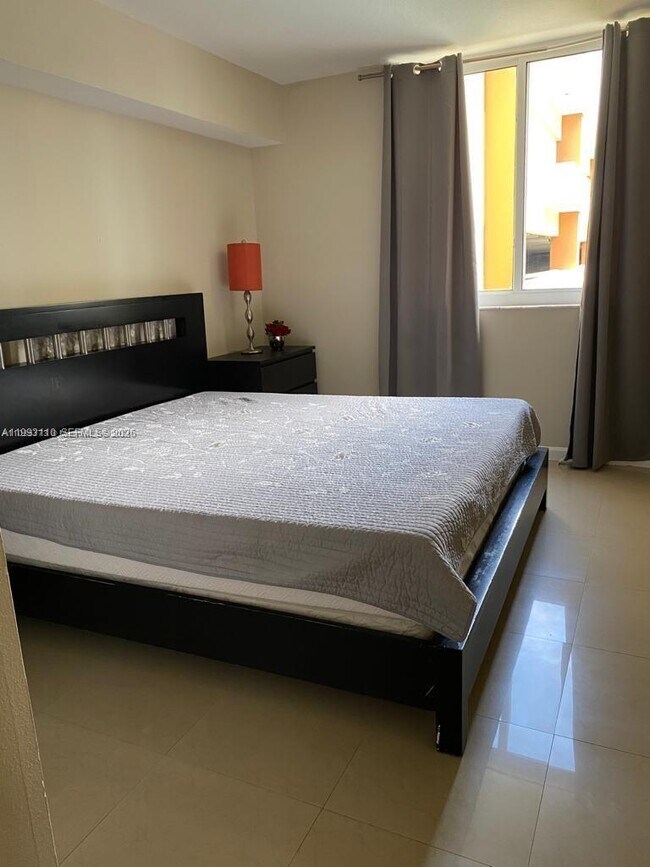 Building Photo - 2775 NE 187th St