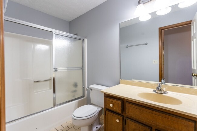 Building Photo - 3301 Sams Way SE