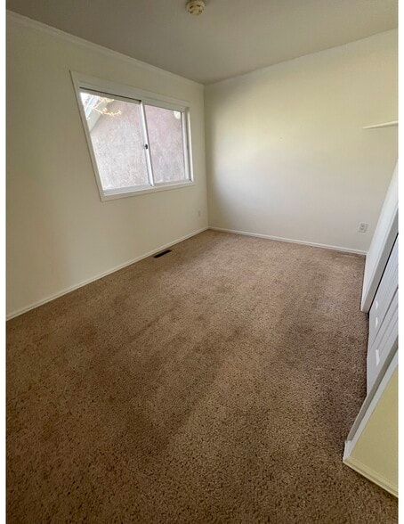 Building Photo - 1542 MacArthur Dr