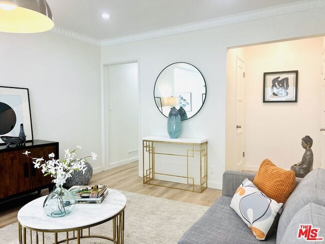 Building Photo - 1843 Normandie Ave