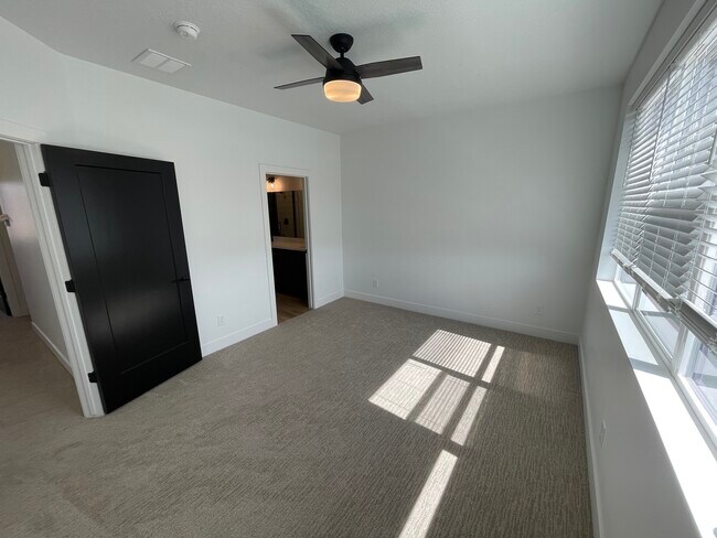 Building Photo - 954 W 350 S