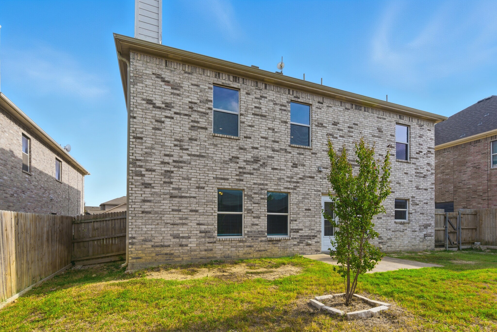 Building Photo - 12404 Pinestraw Rd