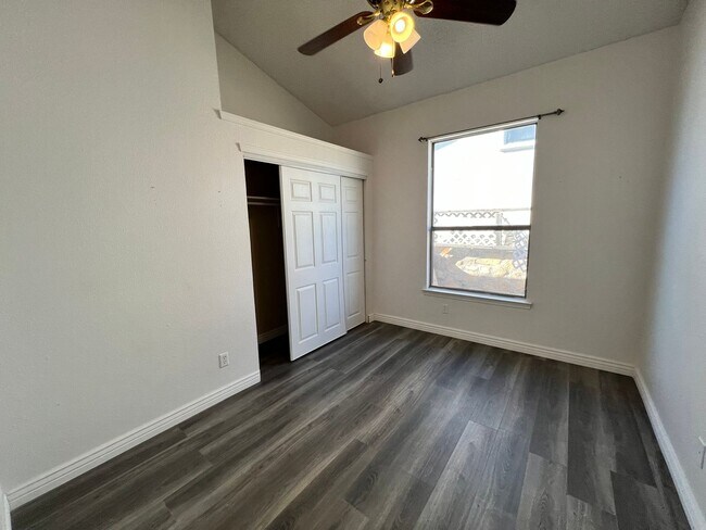 Building Photo - Perfect Cul-De-Sac Home just for you!