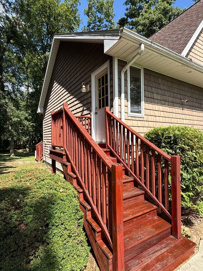 Building Photo - 7366 Surrey Dr