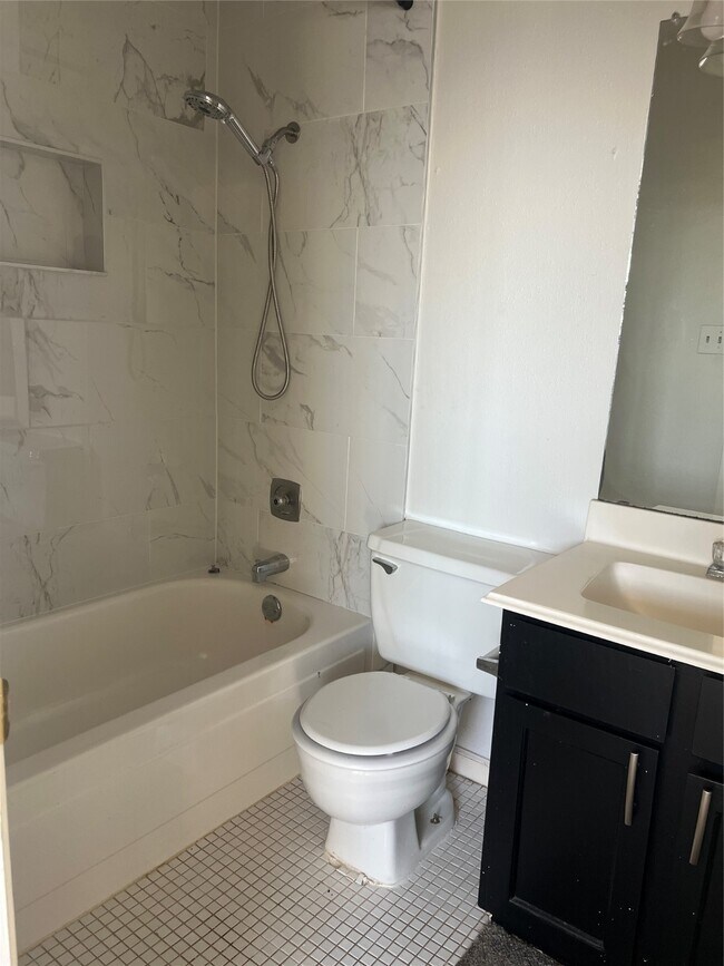 Building Photo - 6111 Beverly Hill St