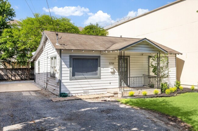 Building Photo - 5704 Darling St