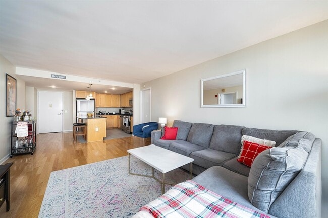 Building Photo - 700 Grove St