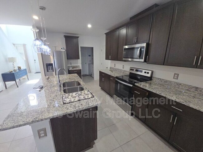 Building Photo - 4450 Rapallo Ave