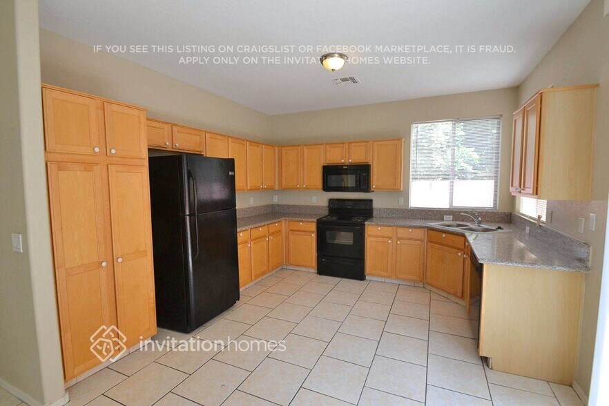 Building Photo - 11379 W Pima St