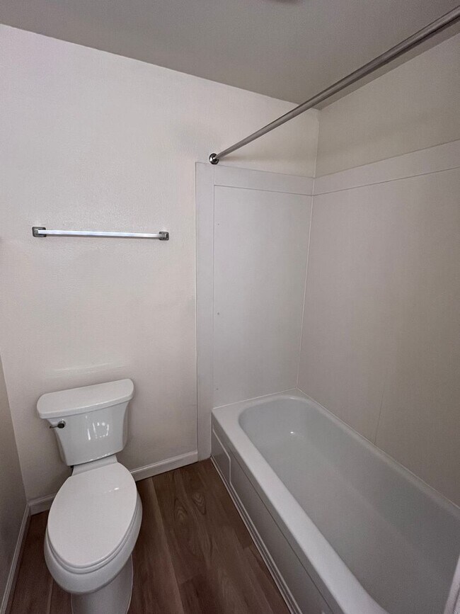 Building Photo - NICE HOME IN FAIR OAKS WITH POOL!!