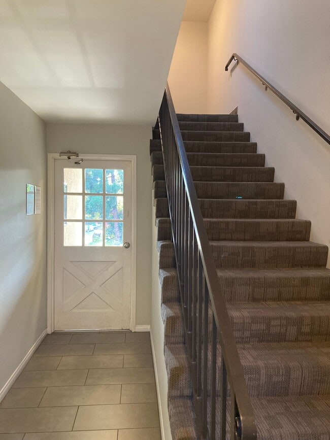 Building Photo - KBC Cahuenga