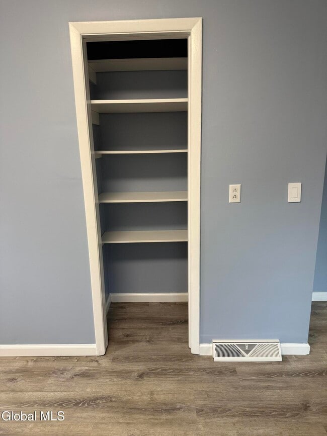 Building Photo - 7 Elgin St