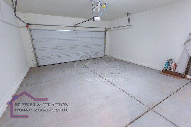 Building Photo - 827 W Nova Pl