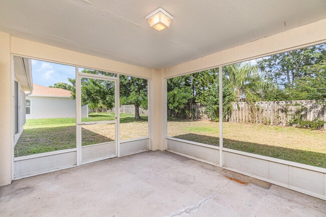 Building Photo - 1742 Laramie Cir