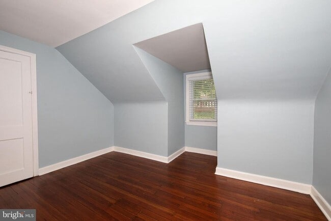 Building Photo - 732 N Tyson Ave