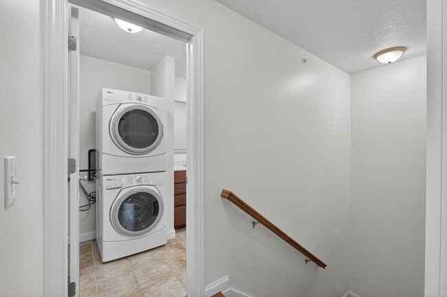 Building Photo - 320 E 29th St