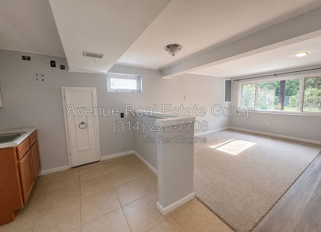 Building Photo - 808 Brookvale Terrace