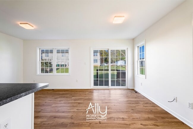 Building Photo - 409 S Magnolia Ave