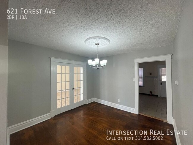 Building Photo - 621 Forest Ave