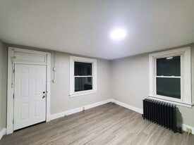 Building Photo - 550 Railroad St