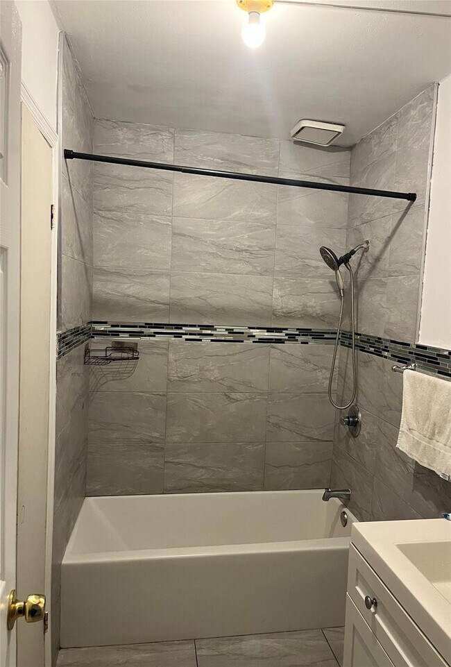 Building Photo - 1440 NW 183rd St