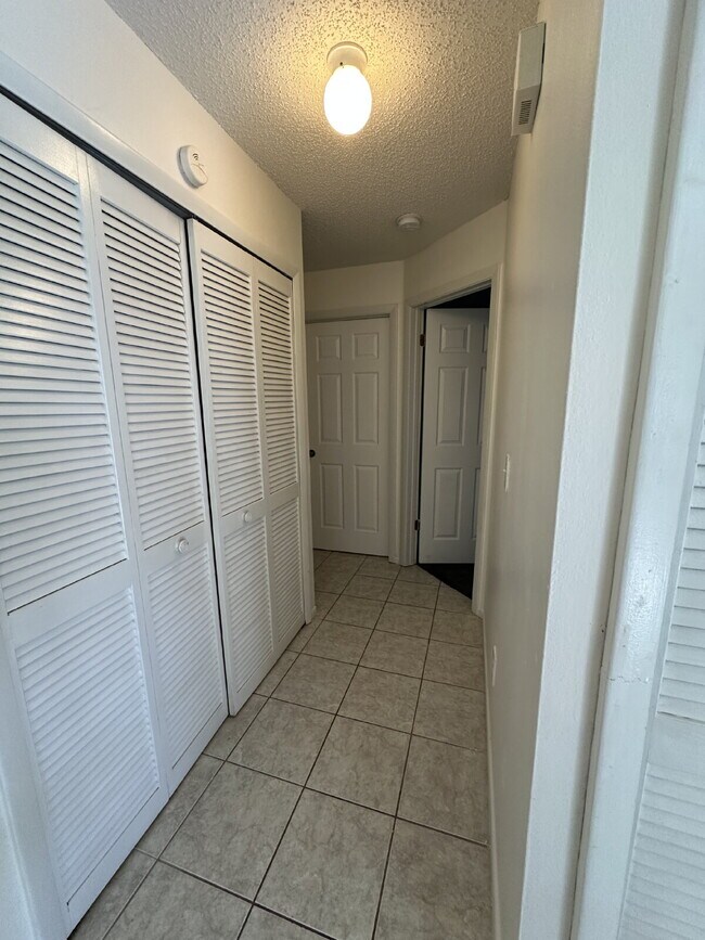 Building Photo - Lovely 2-Bedroom Townhouse in St. Cloud - Spacious 1023 Sq Ft with 2 Full Baths