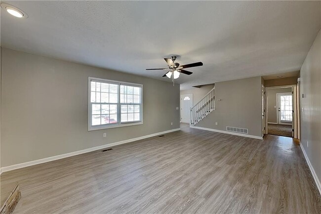 Building Photo - 11 Emerald Ct