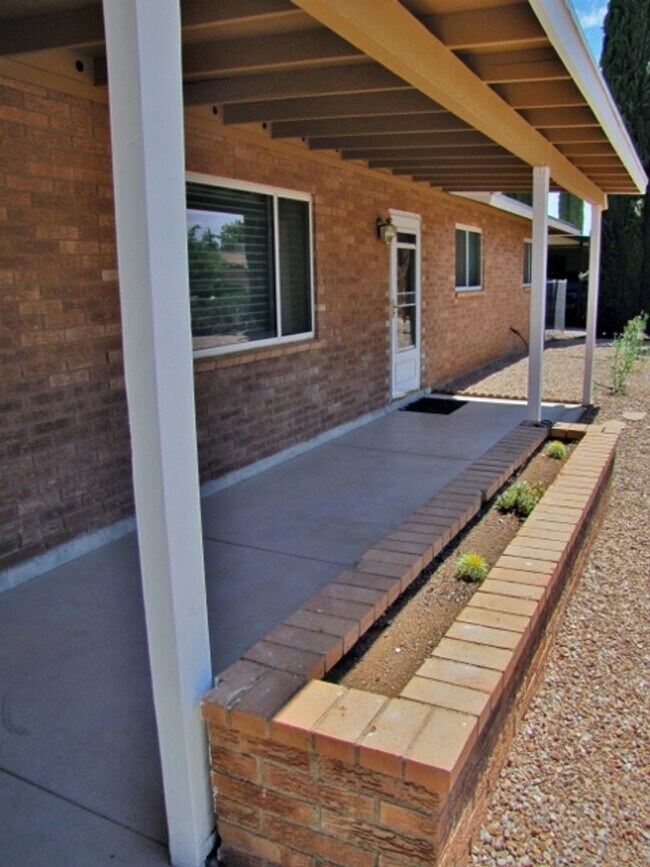 Building Photo - 3BR/2BA w/ central A/C in Sierra Vista, AZ