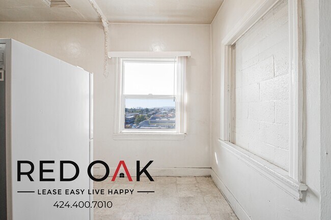 Building Photo - 302 Alexandria Ave