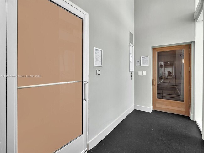 Building Photo - 665 NE 25th St