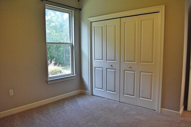 Building Photo - 416 Tropical Way