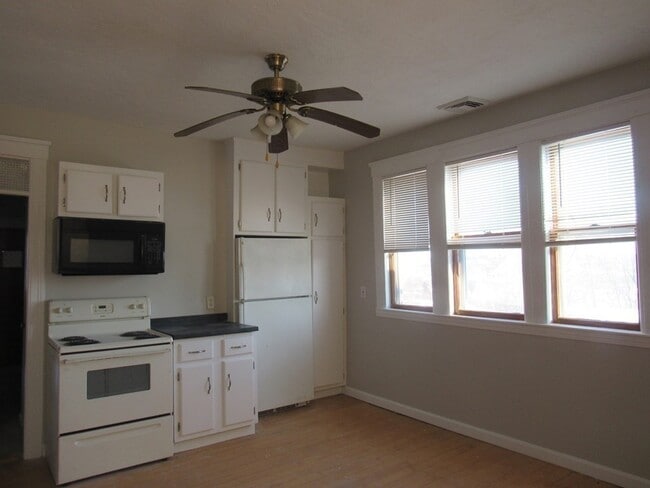 Building Photo - 98 Brookline St