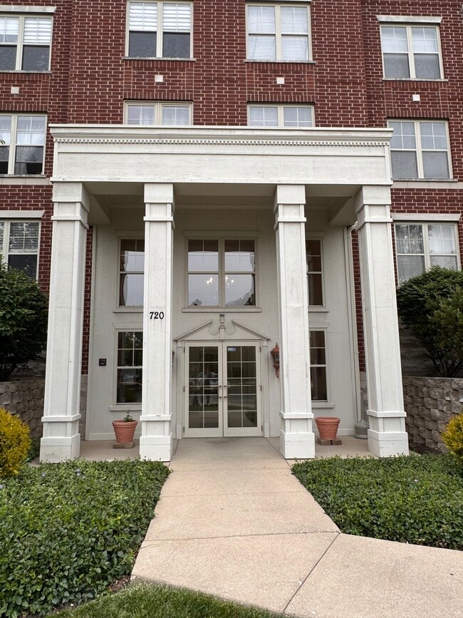 Building Photo - 720 Prestwick Ln