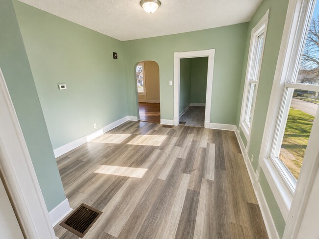 Building Photo - 3 bedroom 1 bathroom House