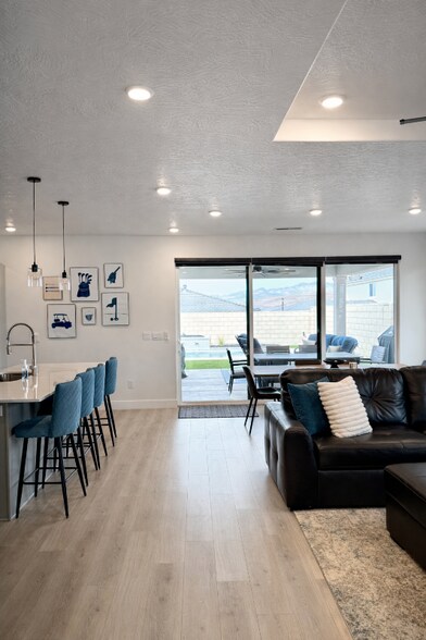 Building Photo - 722 Juniper Hill Dr