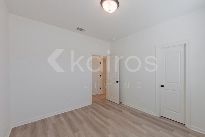 Building Photo - 205 Salvat Dr