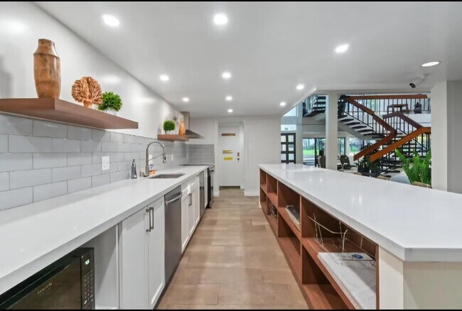 Building Photo - 7742 Redlands St