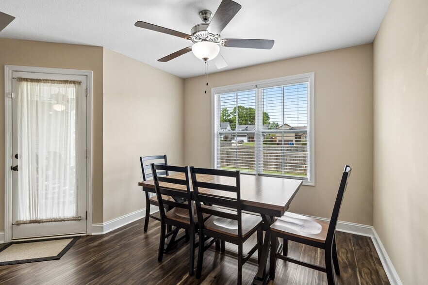 Building Photo - 1151 Eagles Bluff Dr