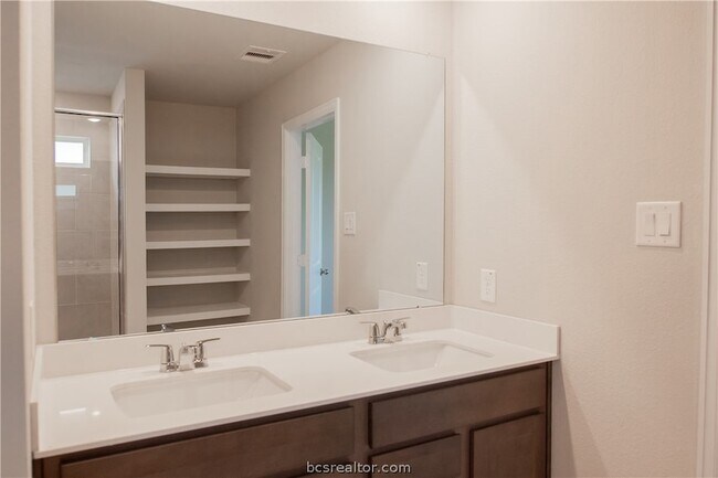 Building Photo - 10649 Knox Lndg Dr