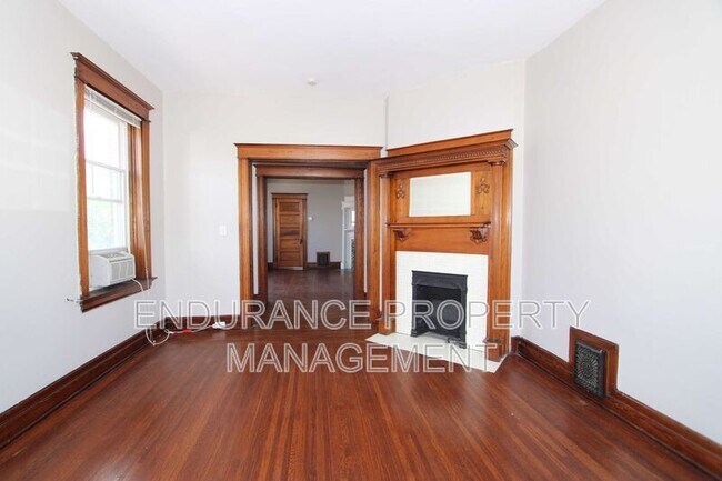 Building Photo - 2539 Melrose Ave