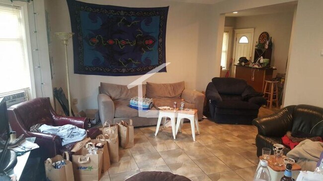 Building Photo - 6 bed in Allston