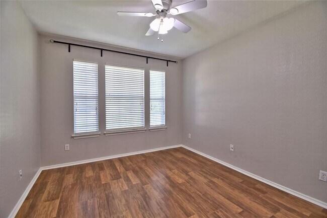 Building Photo - 807 Wild Petunia Way