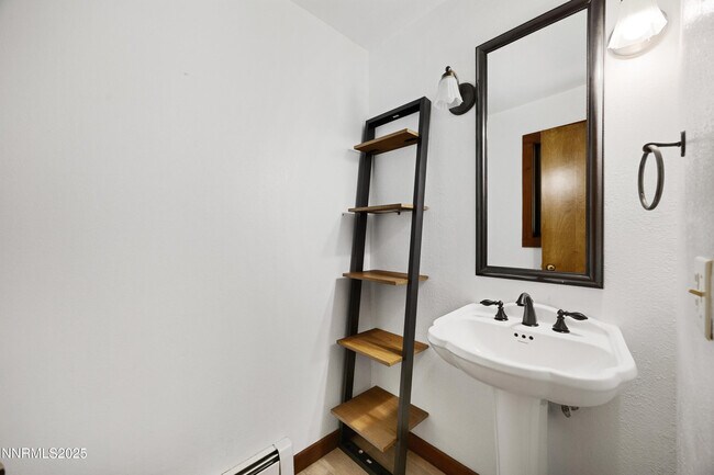 Building Photo - 445 Country Club Dr