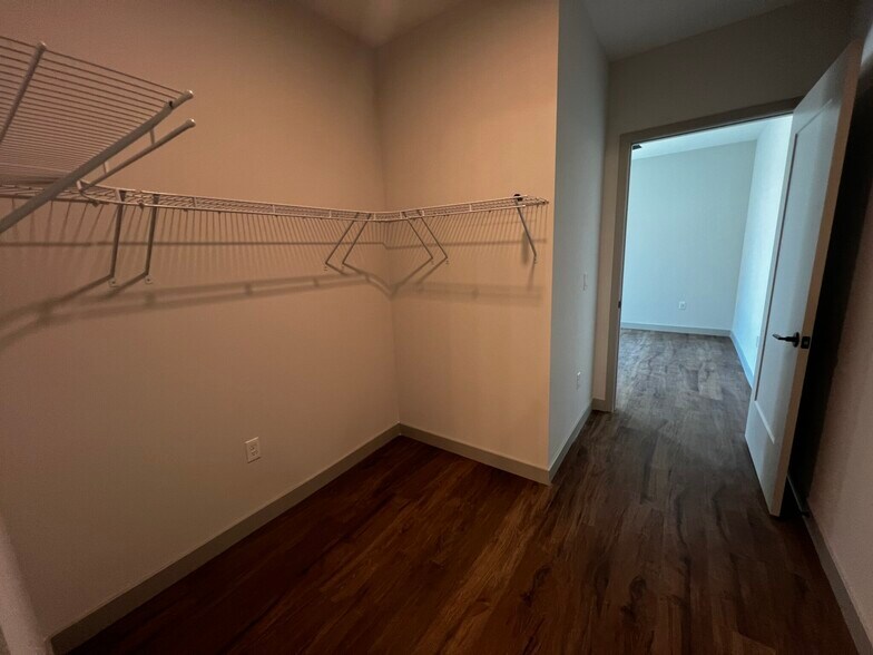 Building Photo - 82 Rugg Rd