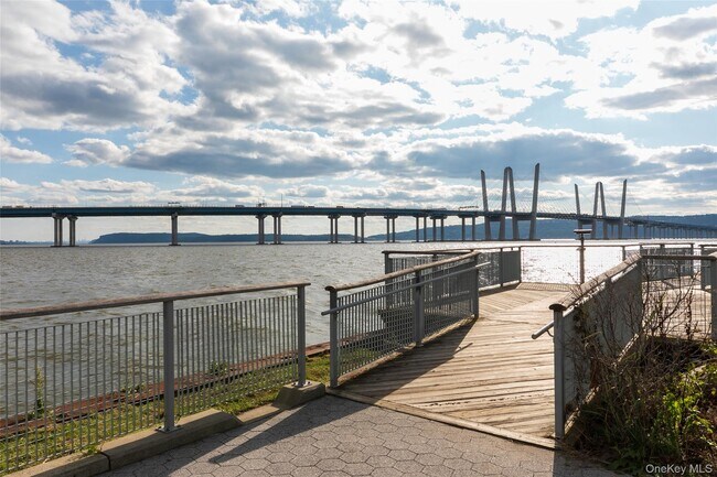 Building Photo - 11 Elm St