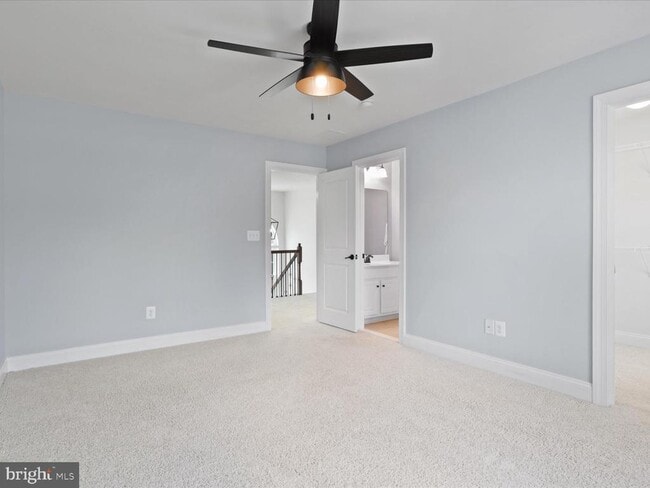 Building Photo - 41595 Revival Dr