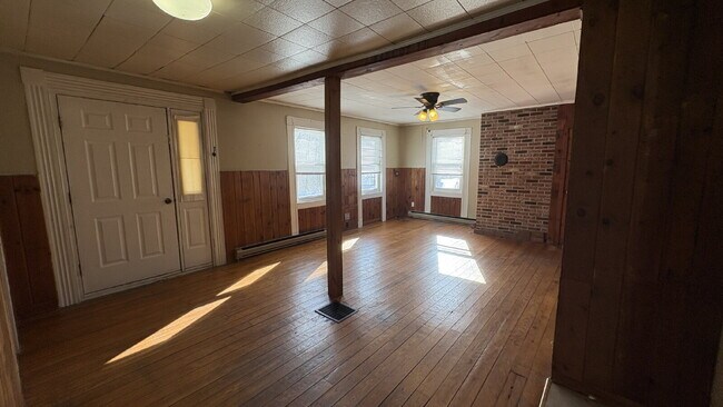 Building Photo - Spacious 1 Bed, 1 Bath Duplex Apartment – Berwick, ME – $1,299/month