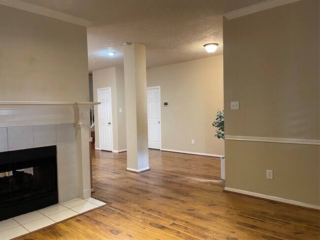 Building Photo - 21619 San Marino Dr